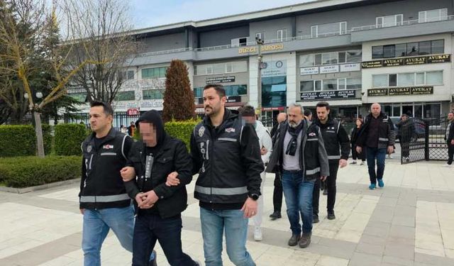 Sahte kimlikle arazi satmaya çalışan şebeke üyesi Denizli'de yakalandı