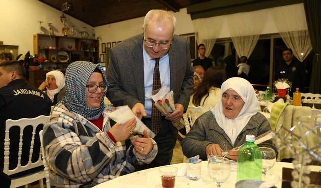 Çameli’de 8 Mart Dünya Kadınlar Günü Çiçeklerle Kutlandı