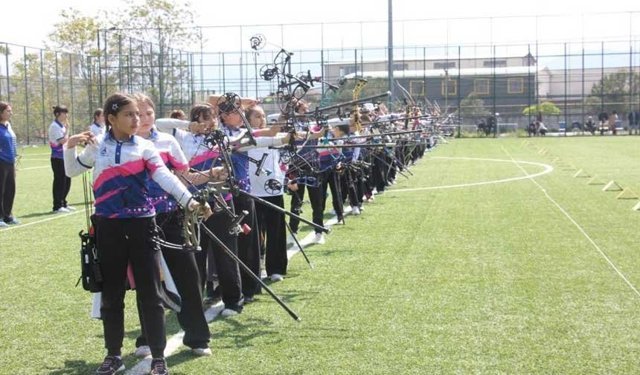Denizli’de Minik Okçuların Büyük Mücadelesi! 23 Nisan’a Özel Yarışma