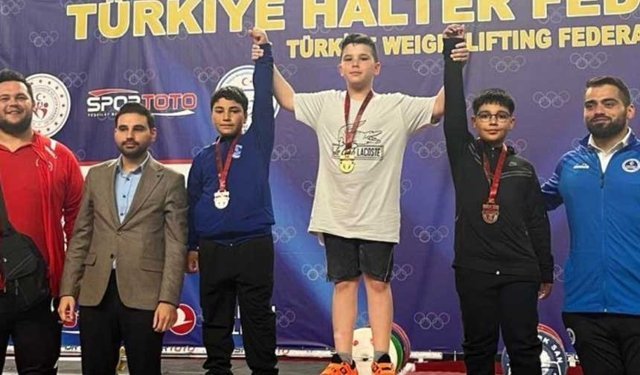 Halterde Mustafa Uyan Türkiye Şampiyonu oldu