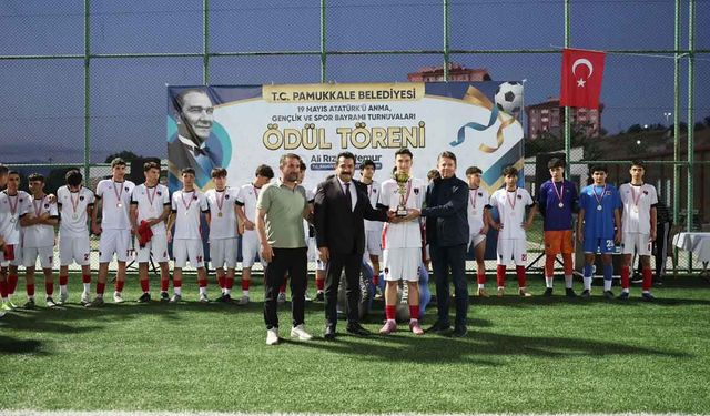 Pamukkale’de 19 Mayıs coşkusu yeşil sahalarda taçlandı! Şampiyonlar belli oldu