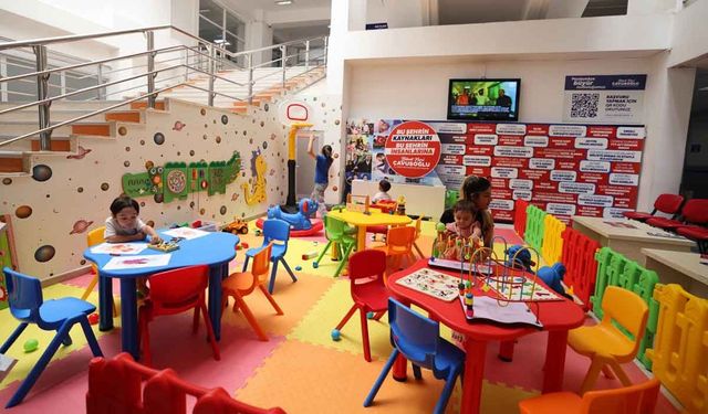 Denizli Büyükşehir Belediyesi'nin Kapısından Giren Çocuklar Artık Oyunla Karşılanıyor