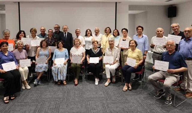 Dijital Yetkinler Kursunu tamamlayan emektarlar sertifikalarına kavuştu