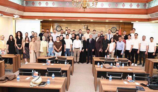 Genç girişimciler, iş dünyasına hazırlanıyorlar  DTO'da 'Fikirden Şirkete' Programı Başladı