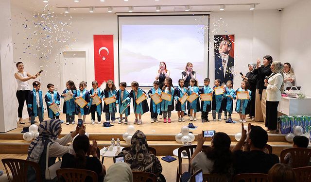 Merkezefendi'de Kreş Öğrencilerinin Mezuniyet Sevinci
