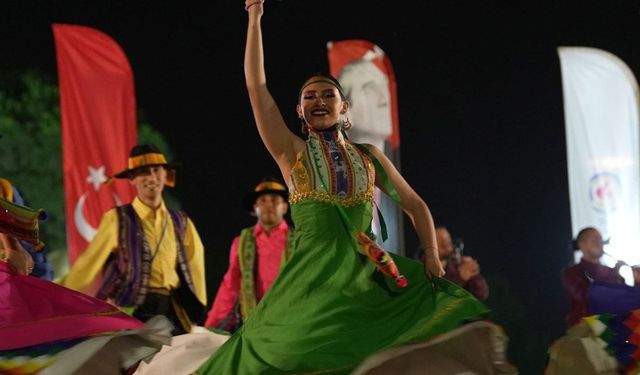20. Uluslararası Halk Dansları Festivali’nde Coşku Sürüyor