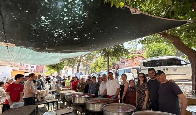 Güroluk Mahallesi’nde 34 yıllık aşure geleneği yaşatılıyor