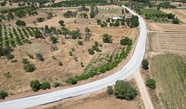 Kızılcabölük-Altınova yolu yenileme çalışmalarının ardından ulaşıma açıldı