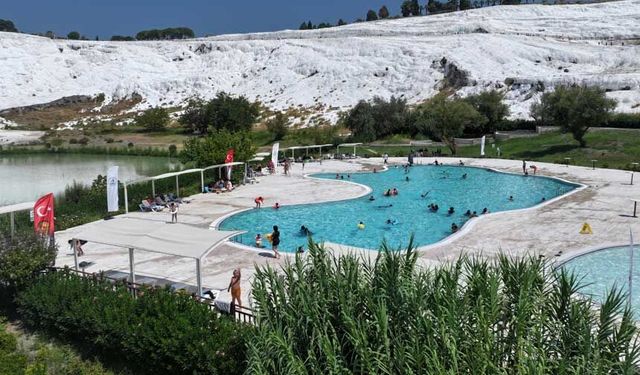 Pamukkale’de Kırsaldaki 1.500 Anne ve Çocuk Kocaçukur’da Yüzmenin Keyfini Çıkardı!