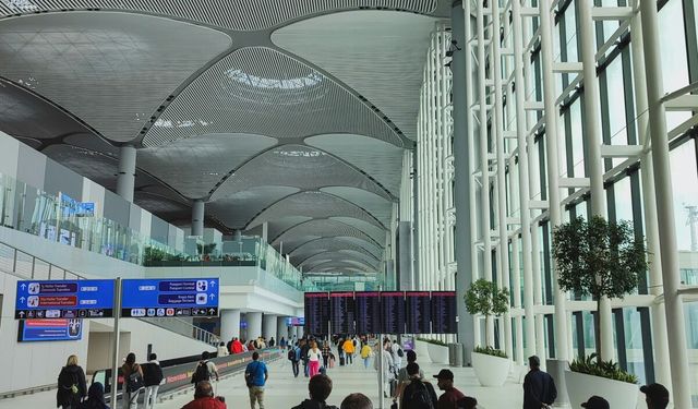 İstanbul’a İlk Kez Gelenler İçin Havalimanı ve Konaklama Bölgesi Seçimi: IST mi, SAW mı?