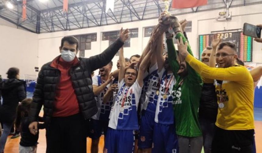Tavas’ta futsal turnuvasında kupayı Akyarspor kazandı