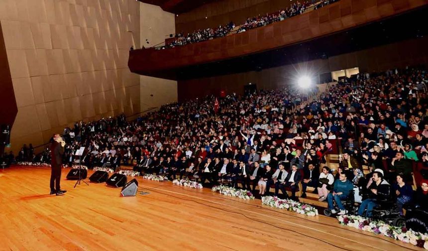 Denizlililer, Yıldızdoğan şarkıları ile unutulmaz bir gece yaşadı