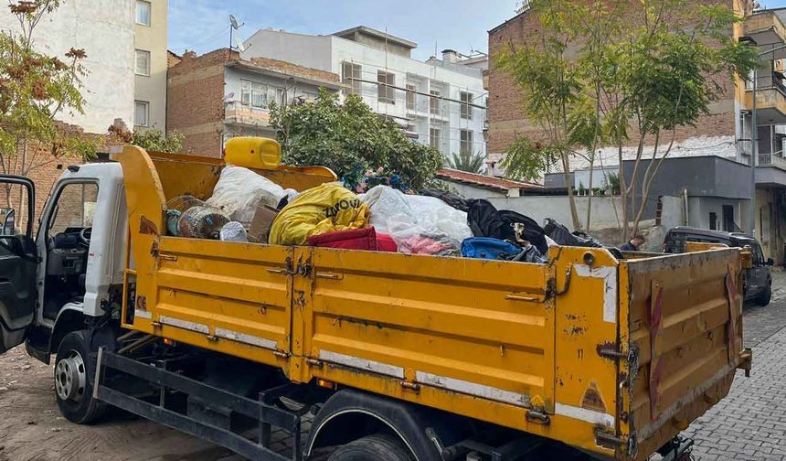 Evden 2 Kamyon Çöp Çıktı Mahalleli Şaştı Kaldı