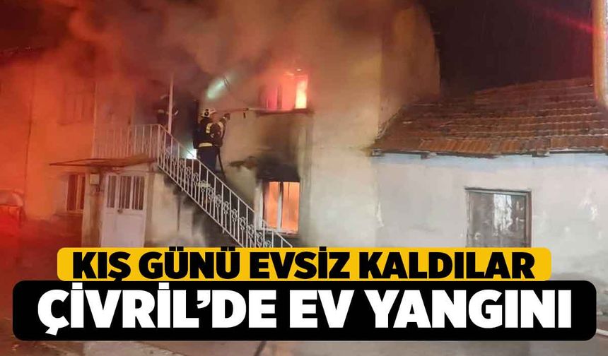 Çıkan Yangında Evleri Yandı, Kış Günü Evsiz Kaldılar