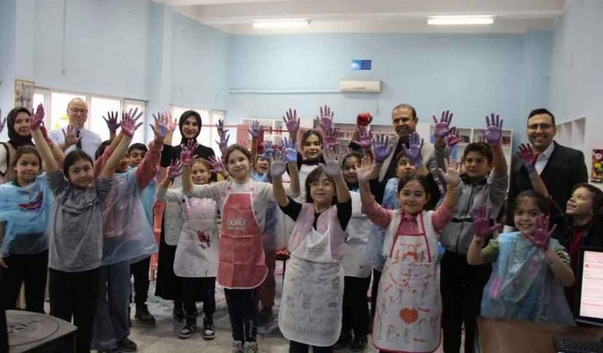 Çallı çocuklar kütüphaneyi renklendirdi