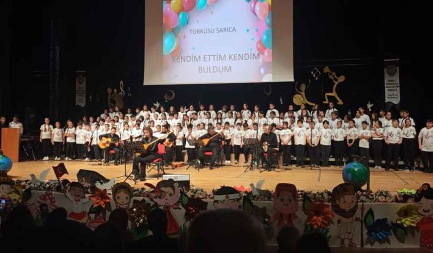 Meclisin 105 yaşında 105 çocuktan beğenilen konser