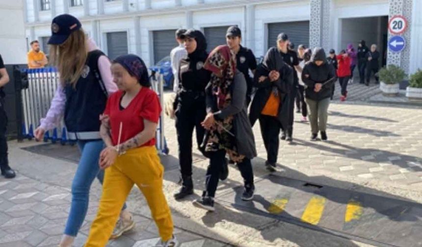 Sahte araç kiralama sitesiyle 122 kişi dolandırılmıştı: 52 şüpheli tutuklandı