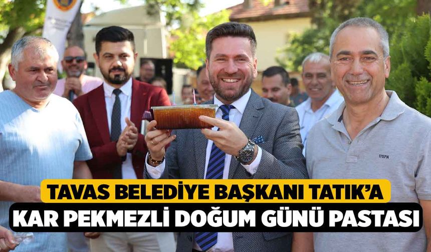 Tavas Belediye Başkanı Tatık'a Sürpriz Doğum Günü Kutlaması