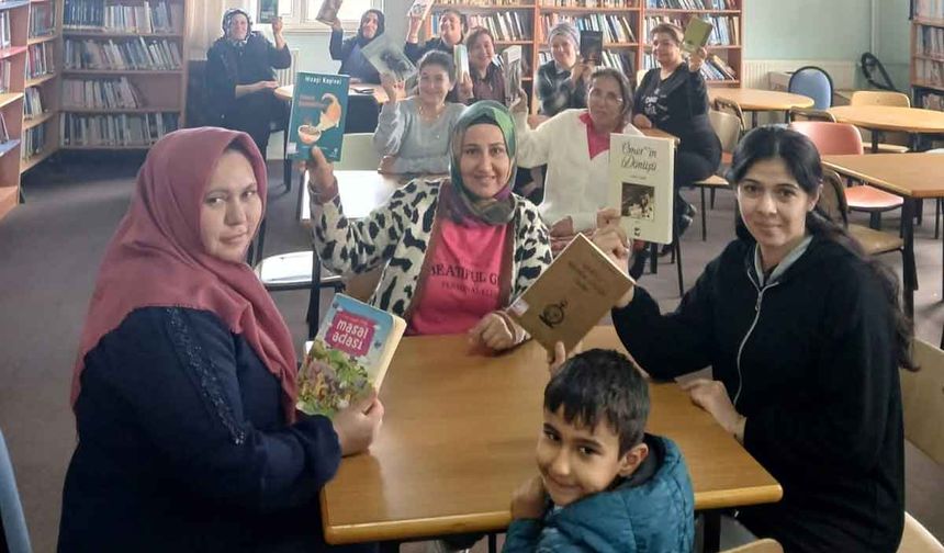 Babadağ Aşçılık Kursu Kursiyerleri Kitaplarla Buluştu: 'Okuyan Denizli'ye Destek!