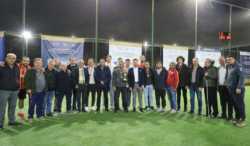 Nikferliler halı saha turnuvasında ter döktü