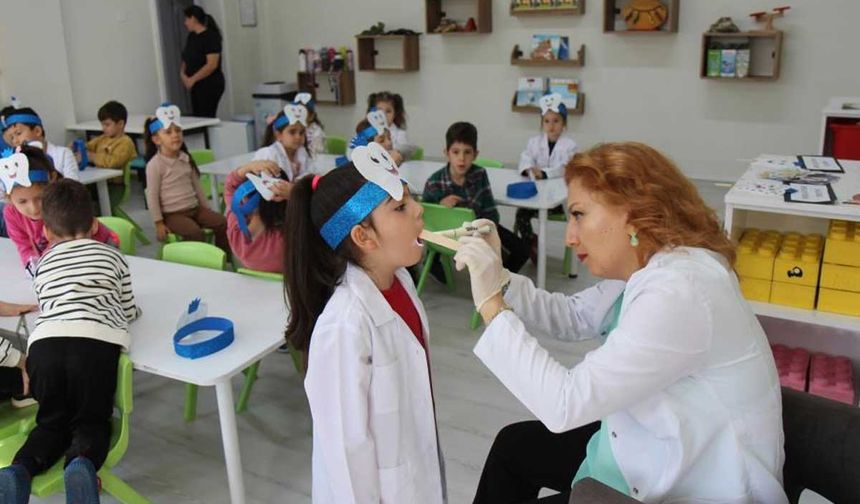 Öğrencilere ağız ve diş sağlığı eğitimi verildi