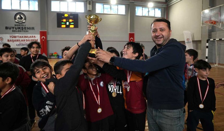 Denizli Büyükşehir gençleri sporla buluşturdu