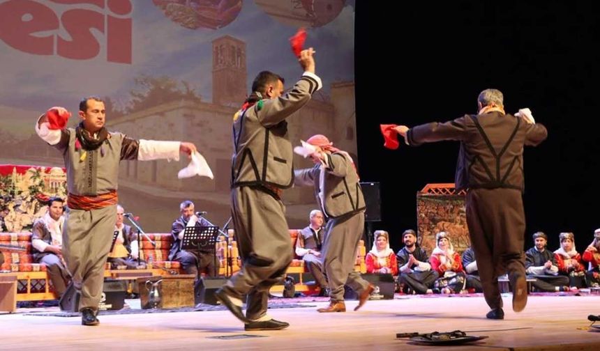 Denizli'de düzenlenen "Urfa Sıra Gecesi" ile kültürler buluştu