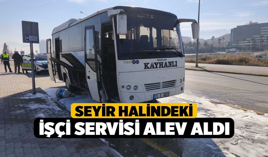 Seyir halindeki işçi servisi alev aldı