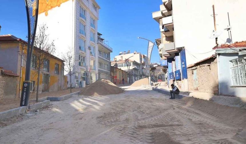 Tavas ilce merkezinde üst yapı çalışmalarını tüm hızıyla devam ediyor