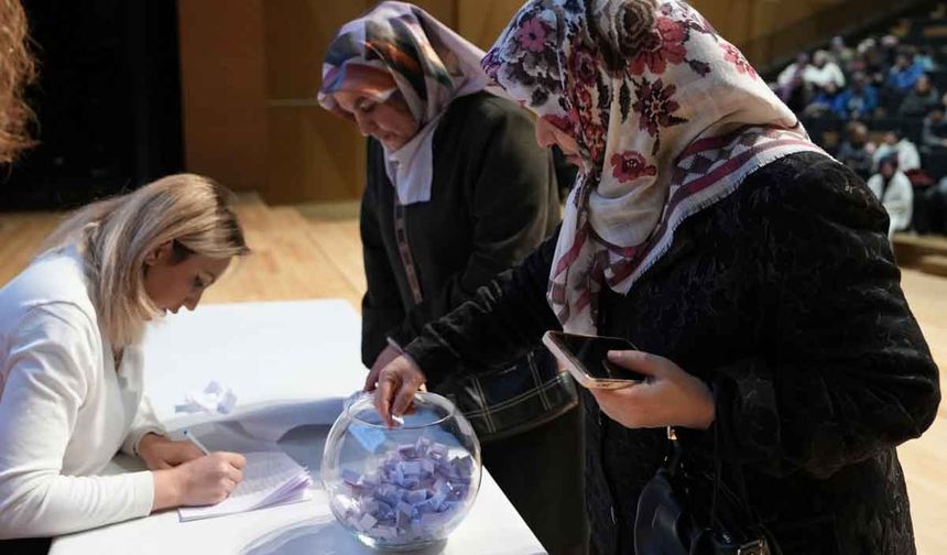 Büyükşehirle Üreten Kadınlar Festivali için kura çekimi yapıldı