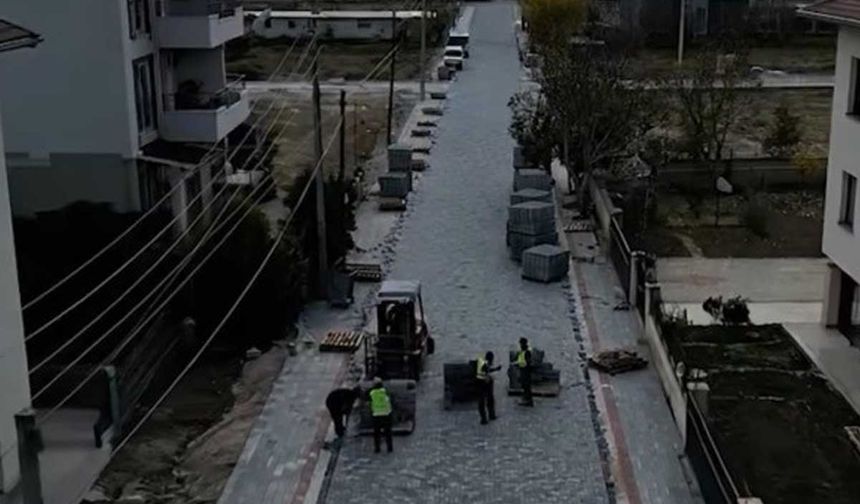 Çivril Belediyesi uzun yıllardır yapılmayan Kızılcasöğüt Mahallesi üst yapı çalışmalarına başladı