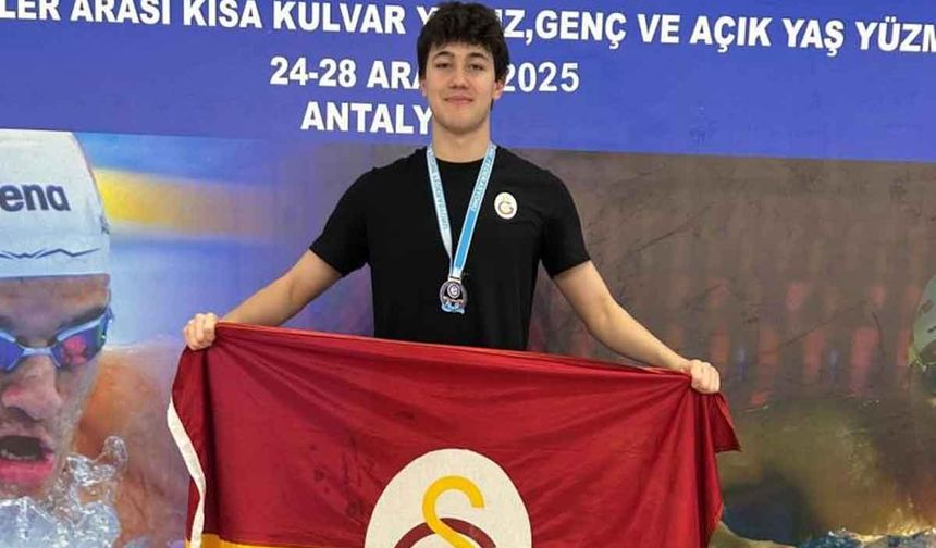 Denizlili sporcu yüzmede üç Türkiye rekoru kırdı