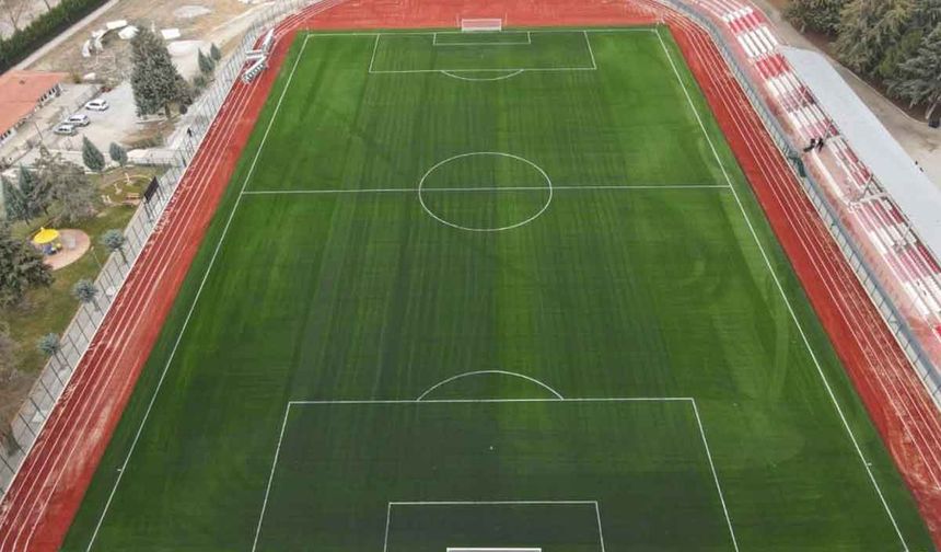Acıpayam’daki futbolsa sahası FIFA standartlarına getirildi