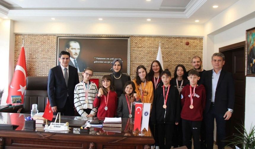 Çal’ın kick boks yıldızları madalyalarla döndü