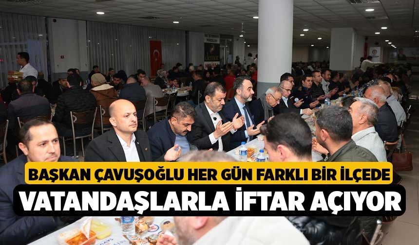 Başkan Çavuşoğlu her gün farklı bir ilçede vatandaşlarla iftar açıyor