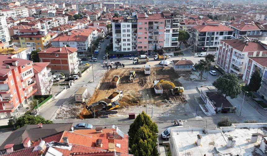Kuşpınar Pazar yeri’ndeki sorun Başkan Ertemur’la çözülüyor