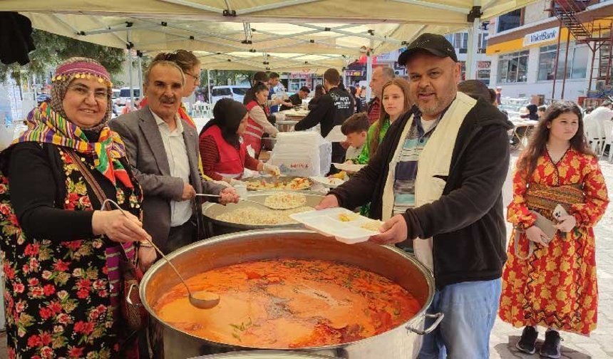 Denizli Acıpayam’da 18 Mart programına yoğun katılım: Binlerce kişi anmada buluştu