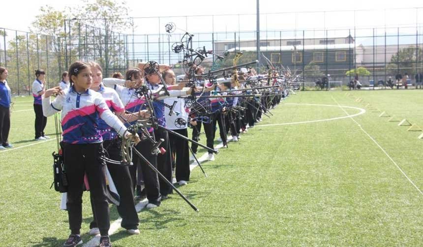 Denizli’de Minik Okçuların Büyük Mücadelesi! 23 Nisan’a Özel Yarışma