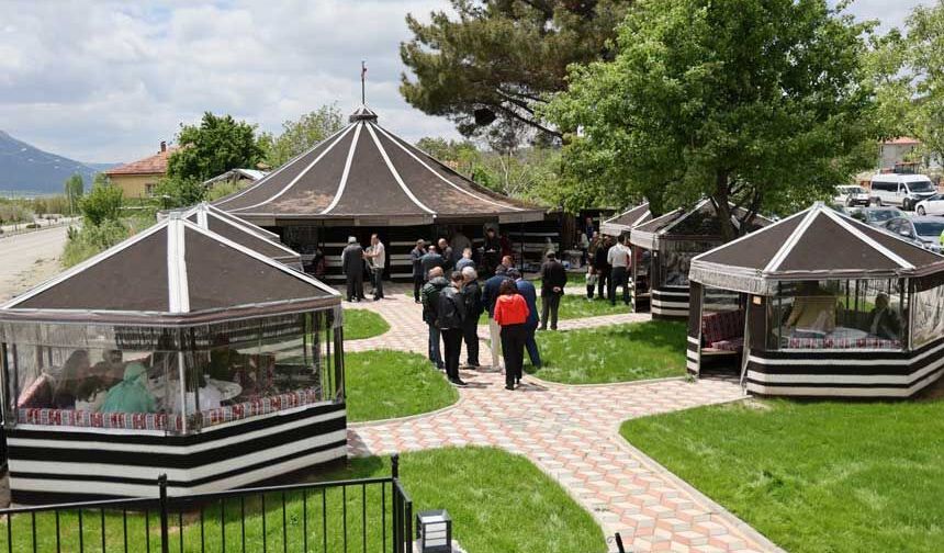 Çameli’de Geleneksel Lezzet Durağı: Yörük Çadırı Hizmete Açıldı