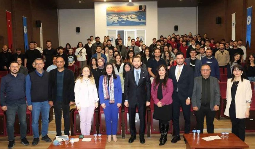 DENİB Başkanı Uğurlu üniversitelilerle deneyimlerini paylaştı