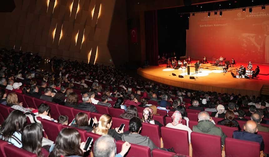 Denizli'de Edip Akbayram şarkılarıyla unutulmaz bir konser