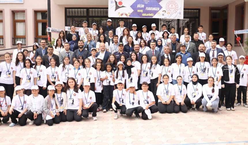 Denizli’de ortaokul öğrencilerinin projeleri bilim şenliğinde görücüye çıktı