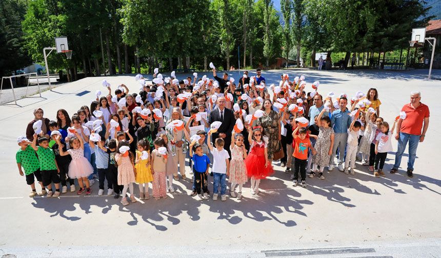 Çameli Belediye Başkanı Cengiz Arslan’dan Okullara Karne Ziyareti