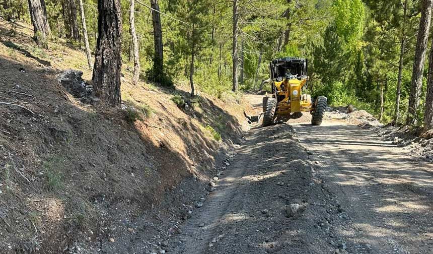 Çameli'nin Yaylapınar Mahallesi'nde Yol Düzenleme Çalışmaları Devam Ediyor