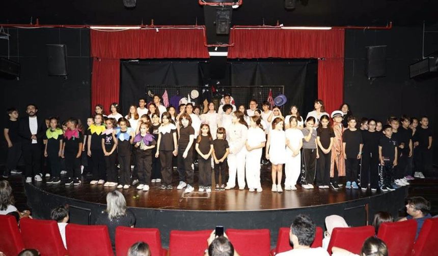 Merkezefendi Belediyesi Kent Tiyatrosu'nda yılsonu heyecanı