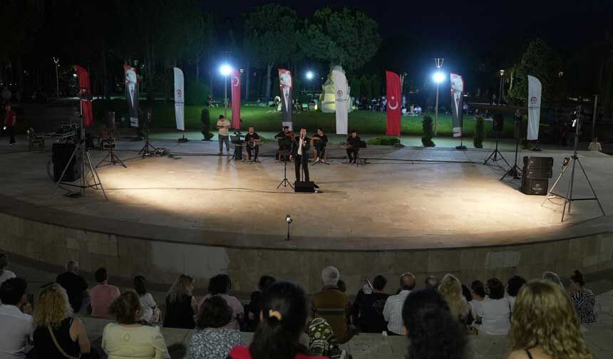 Büyükşehir Yaz Konserleri Coşkuyla Sürüyor