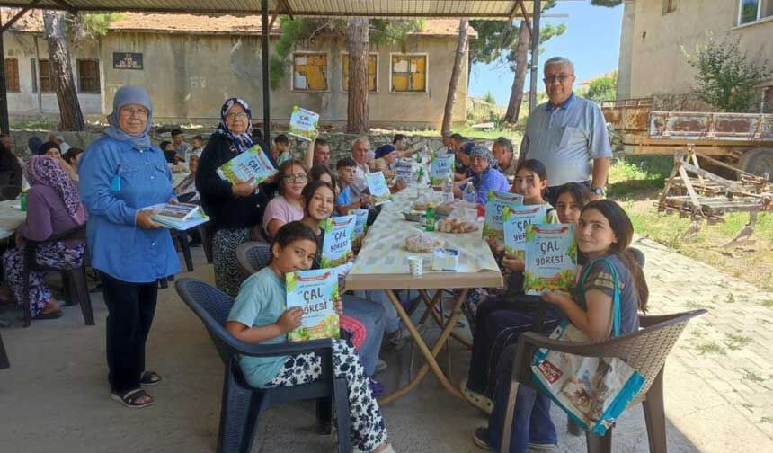 Hayırsever Hüdaverdi Akbeyik Çocuklara "Milli Mücadele" Kitabı Hediye Etti