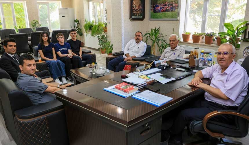 Çameli’nin LGS Gururları Başkan Cengiz Arslan’ı Ziyaret Etti!
