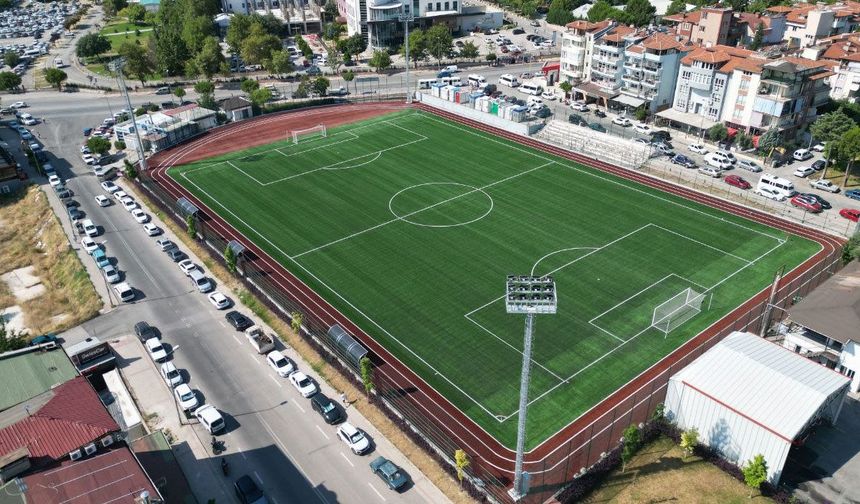 Denizli Büyükşehir Belediyesi Kınıklı ve İlbade Spor Tesislerini FIFA Standartlarında Yeniledi