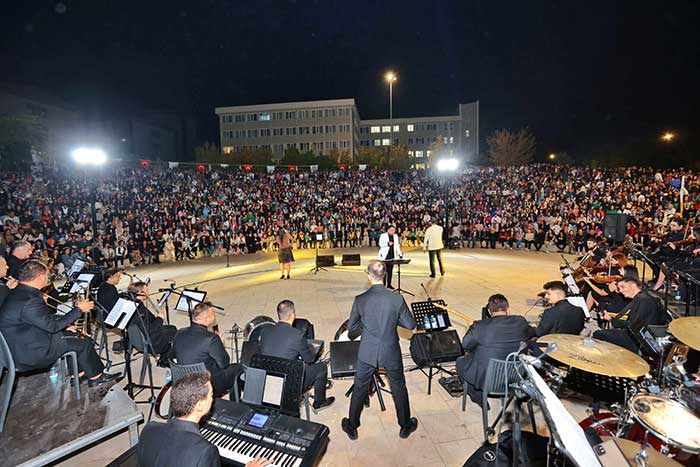 Büyükşehir’den-PAÜ’de-90’lar-Konseri-(6)